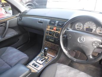 Mercedes-Benz E Class 3.2 E320 CDI Avantgarde 4dr