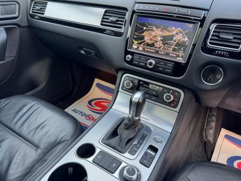 Volkswagen Touareg 3.0 TDI V6 BlueMotion Tech R-Line Tiptronic 4WD Euro 6 (s/s) 5dr