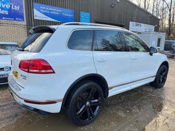 Volkswagen Touareg 3.0 TDI V6 BlueMotion Tech R-Line Tiptronic 4WD Euro 6 (s/s) 5dr