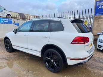 Volkswagen Touareg 3.0 TDI V6 BlueMotion Tech R-Line Tiptronic 4WD Euro 6 (s/s) 5dr