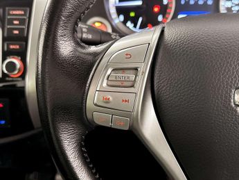 Nissan Navara 2.3 dCi Tekna Pickup Double Cab 4dr Diesel Auto 4WD Euro 6 (190 