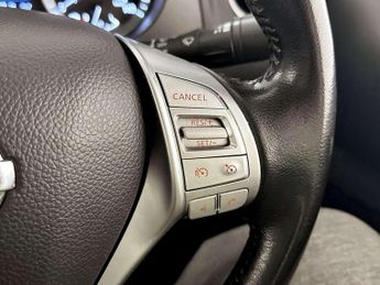 Nissan Navara 2.3 dCi Tekna Pickup Double Cab 4dr Diesel Auto 4WD Euro 6 (190 