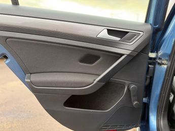 Volkswagen Golf 1.2 TSI BlueMotion Tech S DSG Euro 5 (s/s) 5dr