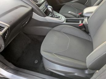 Ford Focus 1.0T EcoBoost Zetec Hatchback 5dr Petrol Auto Euro 6 (s/s) (125 