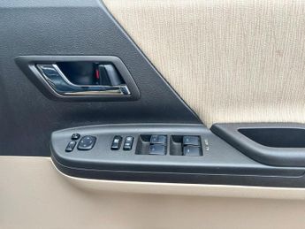 Toyota Vellfire 2.4 HYBRID AUTO 7 SEATS