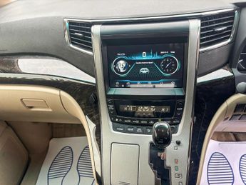 Toyota Vellfire 2.4 HYBRID AUTO 7 SEATS