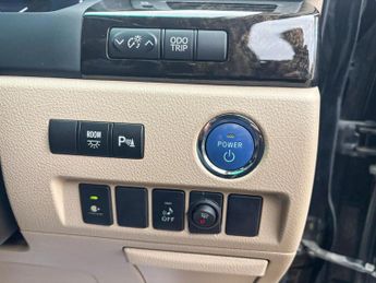 Toyota Vellfire 2.4 HYBRID AUTO 7 SEATS