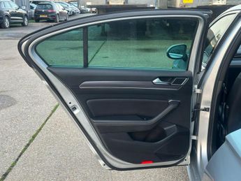 Volkswagen Passat 2.0 BiTDI BlueMotion Tech R-Line DSG 4Motion Euro 6 (s/s) 4dr