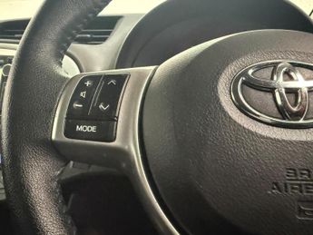 Toyota Yaris 1.5 VVT-h Icon Plus CVT Euro 5 5dr