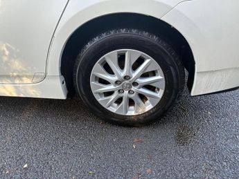 Toyota Prius 1.8 VVT-h CVT Euro 5 (s/s) 5dr