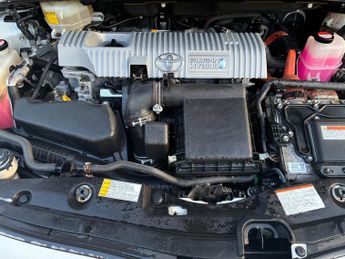 Toyota Prius 1.8 VVT-h CVT Euro 5 (s/s) 5dr
