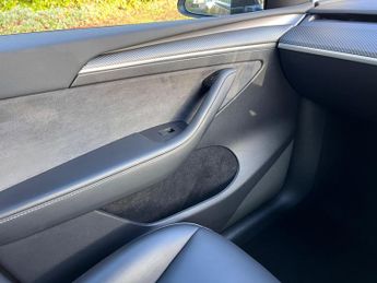 Tesla Model Y (Dual Motor) Long Range Auto 4WDE 5dr