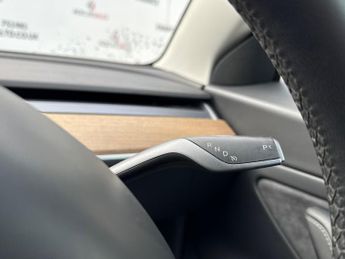 Tesla Model 3 Standard Range Plus Auto RWD 4dr