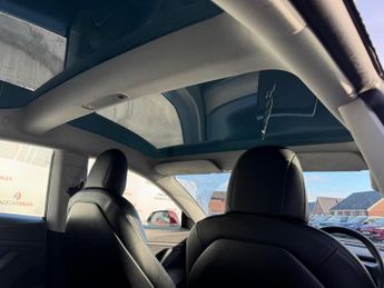 Tesla Model 3 Standard Range Plus Auto RWD 4dr