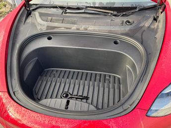 Tesla Model 3 Standard Range Plus Auto RWD 4dr