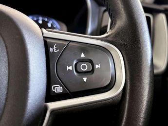 Volvo XC60 2.0 T5 Momentum SUV 5dr Petrol Auto AWD Euro 6 (s/s) (250 ps)