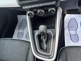 Renault Clio 1.6 E-TECH Techno Auto Euro 6 (s/s) 5dr