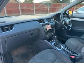 Skoda Octavia 1.6 TDI Black Edition DSG Euro 5 (s/s) 5dr