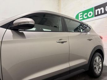 Hyundai TUCSON 2.0 CRDi SE Nav Auto 4WD Euro 6 5dr