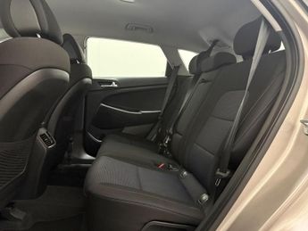 Hyundai TUCSON 2.0 CRDi SE Nav Auto 4WD Euro 6 5dr