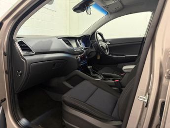 Hyundai TUCSON 2.0 CRDi SE Nav Auto 4WD Euro 6 5dr