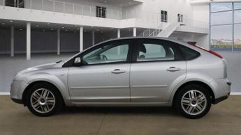 Ford Focus 1.6 Ghia 5dr