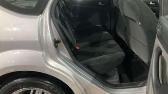 Ford Focus 1.6 Ghia 5dr