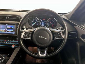 Jaguar F-PACE 2.0 D180 R-Sport SUV 5dr Diesel Auto AWD Euro 6 (s/s) (180 ps)