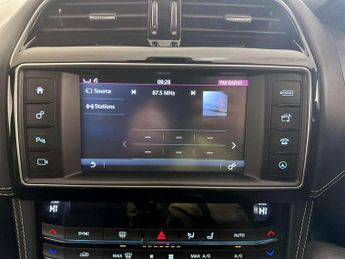 Jaguar F-PACE 2.0 D180 R-Sport SUV 5dr Diesel Auto AWD Euro 6 (s/s) (180 ps)