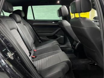 Volkswagen Passat 2.0 TDI BlueMotion Tech R-Line DSG Euro 6 (s/s) 5dr