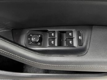 Volkswagen Passat 2.0 TDI BlueMotion Tech R-Line DSG Euro 6 (s/s) 5dr