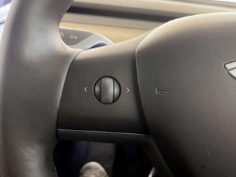 Tesla Model Y (Dual Motor) Long Range SUV 5dr Electric Auto 4WDE (384 bhp)