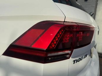 VOLKSWAGEN TIGUAN 2.0 BiTDI R-Line Tech SUV 5dr Diesel DSG 4Motion Euro 6 (s/s) (2