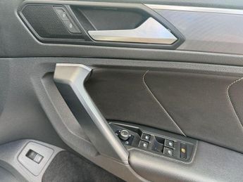 VOLKSWAGEN TIGUAN 2.0 BiTDI R-Line Tech SUV 5dr Diesel DSG 4Motion Euro 6 (s/s) (2