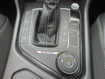 VOLKSWAGEN TIGUAN 2.0 BiTDI R-Line Tech SUV 5dr Diesel DSG 4Motion Euro 6 (s/s) (2