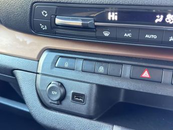 Toyota PROACE Verso 2.0D Family Medium MPV 5dr Diesel Auto MWB Euro 6 (s/s) (8 Seat)