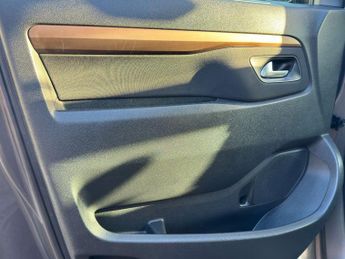 Toyota PROACE Verso 2.0D Family Medium MPV 5dr Diesel Auto MWB Euro 6 (s/s) (8 Seat)