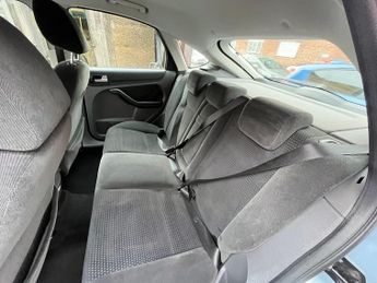 Ford Focus 1.6 Ghia 5dr