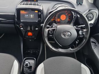 Toyota AYGO 1.0 VVT-i x-clusiv Hatchback 5dr Petrol x-shift Euro 5 Euro 5 (6
