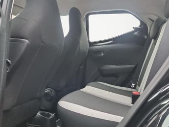 Toyota AYGO 1.0 VVT-i x-clusiv Hatchback 5dr Petrol x-shift Euro 5 Euro 5 (6