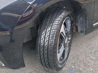 Toyota AYGO 1.0 VVT-i x-clusiv Hatchback 5dr Petrol x-shift Euro 5 Euro 5 (6