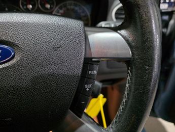 Ford Focus 1.6 Ghia 5dr