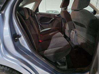 Ford Focus 1.6 Ghia 5dr