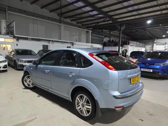 Ford Focus 1.6 Ghia 5dr