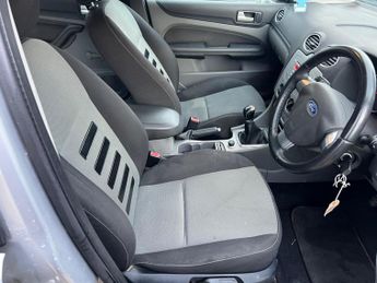 Ford Focus 1.6 TDCi DPF Zetec 5dr