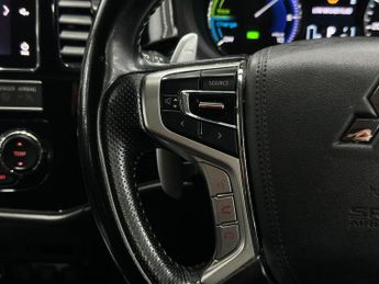 Mitsubishi Outlander 2.4h TwinMotor 13.8kWh Juro CVT 4WD Euro 6 (s/s) 5dr