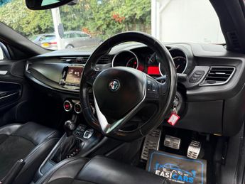 Alfa Romeo Giulietta 2.0 JTDM-2 QV Line Hatchback 5dr Diesel TCT Euro 6 (s/s) (175 bh