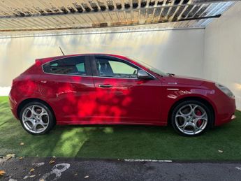 Alfa Romeo Giulietta 2.0 JTDM-2 QV Line TCT Euro 5 (s/s) 5dr