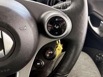 Smart forfour 17.6kWh Premium Hatchback 5dr Electric Auto (22kW Charger) (82 p