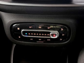 Smart forfour 17.6kWh Premium Hatchback 5dr Electric Auto (22kW Charger) (82 p